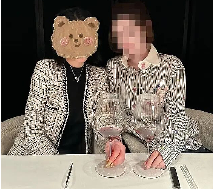 账号找到了,杨兰兰是悉大学生,她和她的狗,都是全身名牌,奢华难以想象,律师:“她很低调的”(组图) - 6