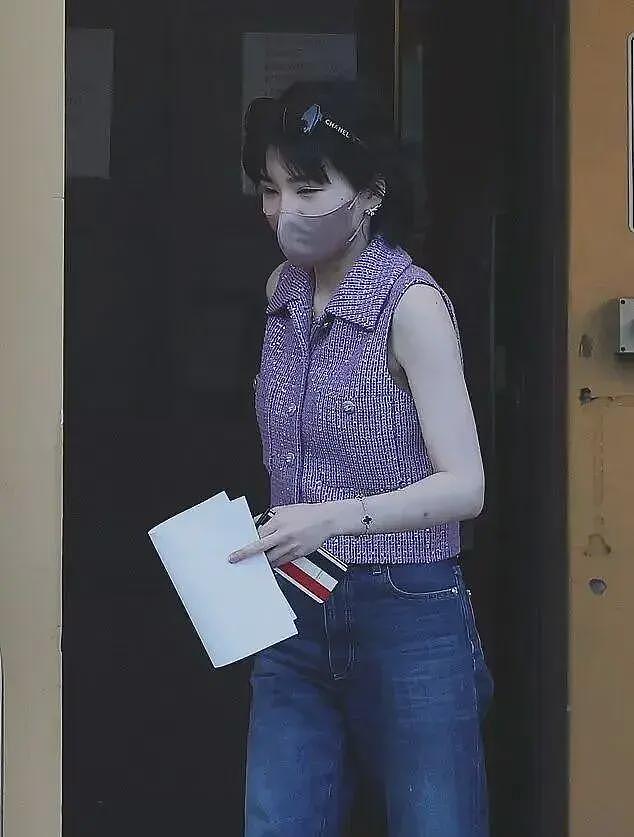 杨兰兰的奢华生活!同学透露她去购物,会包下整家香奈儿、LV店(组图) - 7