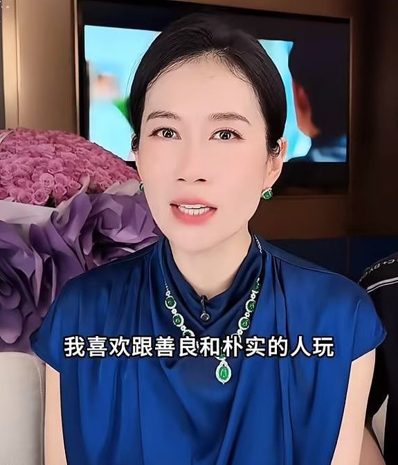 温峥嵘疑似内涵虞书欣，直言最讨厌装的人，喜欢赵露思和陈都灵（组图） - 2
