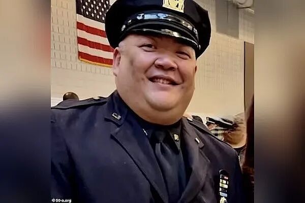 华裔警员冒充特朗普保镖…弹匣不慎落地，被真保镖瞬间制服！原因“单纯”到令人羞愧（组图） - 2