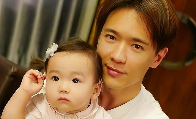 董璇二婚,火了仨人?小酒窝频繁露脸被批营销过度,未来何去何从(组图) - 16
