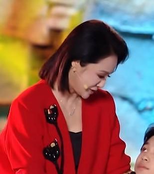 曹颖一家同台庆中秋，55岁王斑看比老婆还年轻，14岁儿子很有星范（组图） - 7
