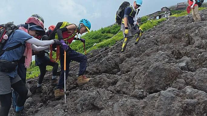 102岁大爷登顶富士山!这高能量生活,以后还想继续爬山(组图) - 4