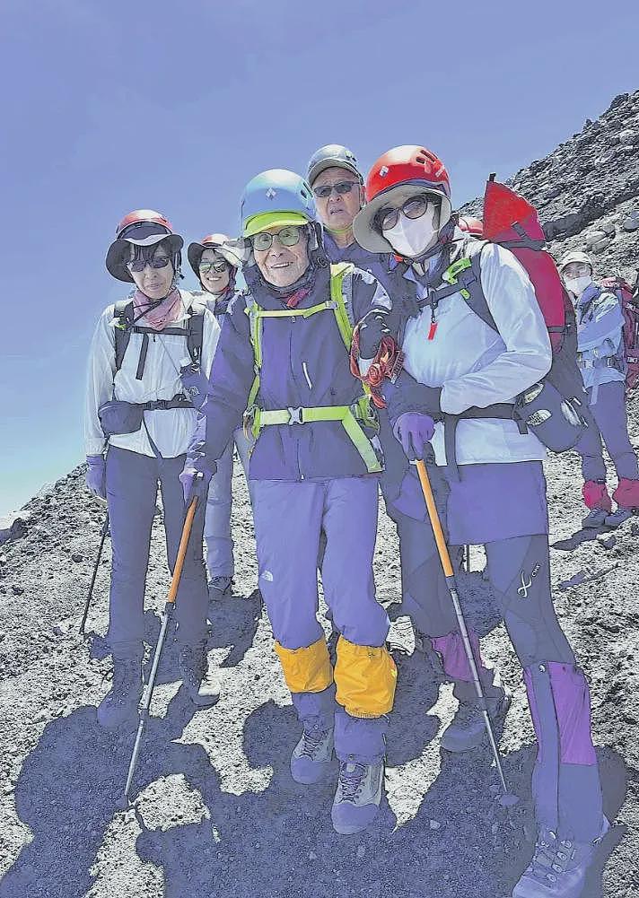102岁大爷登顶富士山!这高能量生活,以后还想继续爬山(组图) - 5