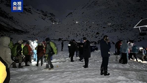 西藏珠峰遇最强暴雪，千人受困帐篷被压塌，近600登山者获救撤离（组图） - 4