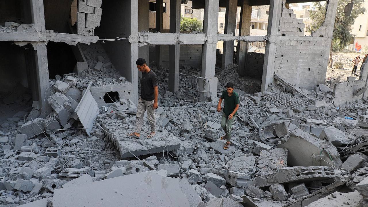 以军空袭加沙城民宅至少18死30伤，建筑损毁约20人被困（组图） - 1