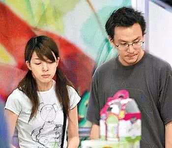 天王早已再婚！小19岁助理上位，结婚多年超级幸福（组图） - 26