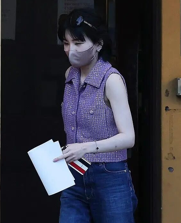 账号找到了,杨兰兰是悉大学生,她和她的狗,都是全身名牌,奢华难以想象,律师:“她很低调的”(组图) - 10