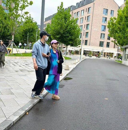 马龙退役后带娃度假，夏露的穿搭惊艳全场（组图） - 3