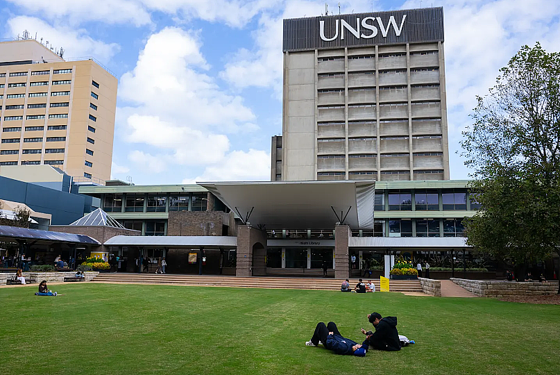 男子持刀闯入UNSW！骚扰女生，强吻保洁，被捕后竟表示…（组图） - 2