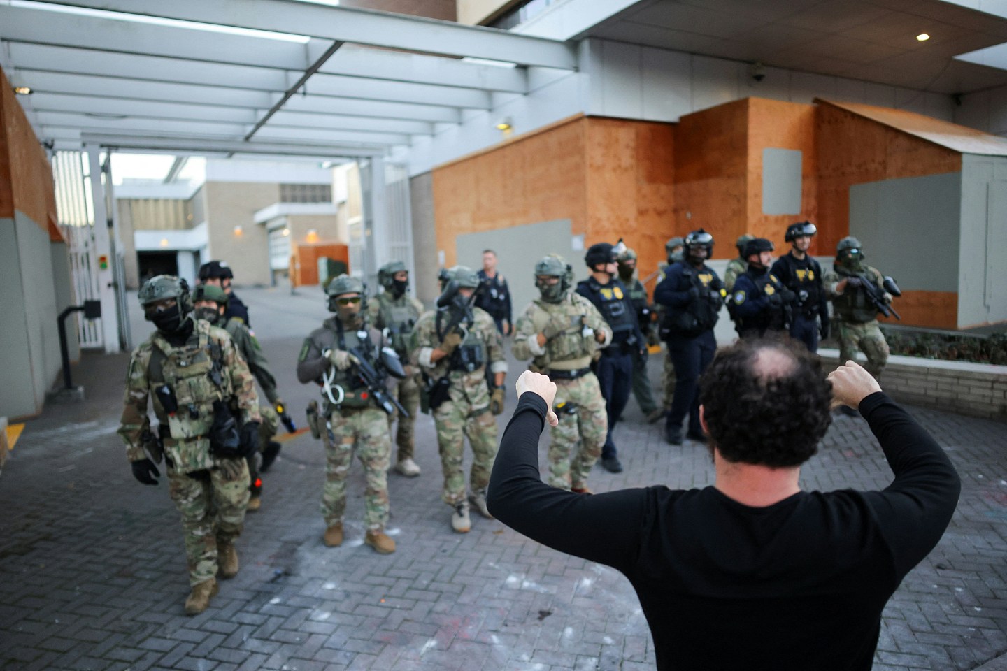 特朗普无视法官禁令续派兵赴波特兰，白宫：总统行使合法权利（组图） - 2