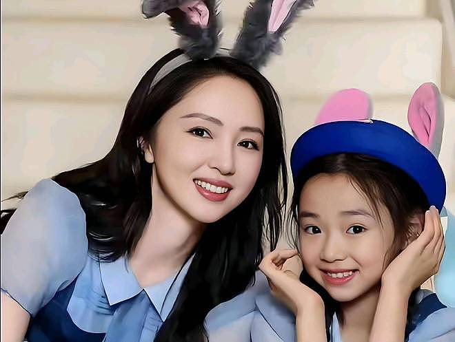 董璇二婚,火了仨人?小酒窝频繁露脸被批营销过度,未来何去何从(组图) - 10