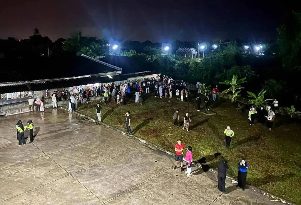 突发!泰国金店遭劫,10人黑衣持械抢400万黄金,还抛炸弹逃了(组图) - 9