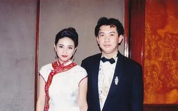 老公死在枕边?豪门独宠30年,丧夫四年守巨额遗产,不惧流言成最美豪门奶奶(组图) - 18