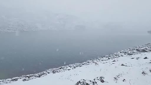 珠峰东侧暴雪！救援人员仍在努力营救约200名受困登山者（组图） - 2