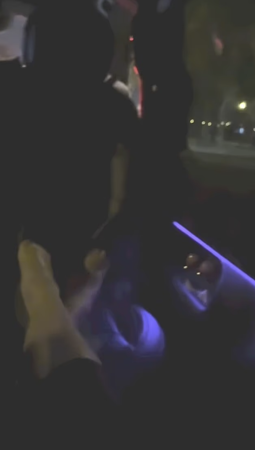 梅根巴黎行翻车！坐车经过戴妃去世隧道她翘脚自拍，哈里沉默，全网震怒…（组图） - 10