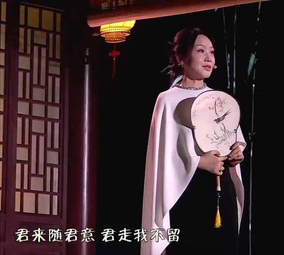 央视秋晚收视率爆表!谢娜一本正经,宋佳蒋欣最美,韩红又胖了(组图) - 20