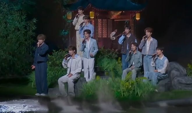 央视秋晚收视率破7!谢娜表演观众直接转台,明星对嘴假唱遭吐槽(组图) - 24