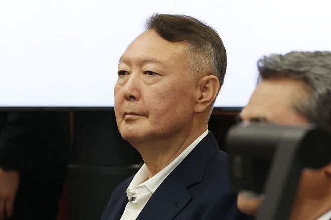 李在明中秋节携妻回乡祭拜,尹锡悦和硅胶脸太太的狱中大餐遭取消(组图) - 7