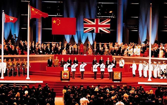 亮相大湾区晚会！才知道46岁的“戏混子”刘涛，走上了另一条大路（组图） - 7