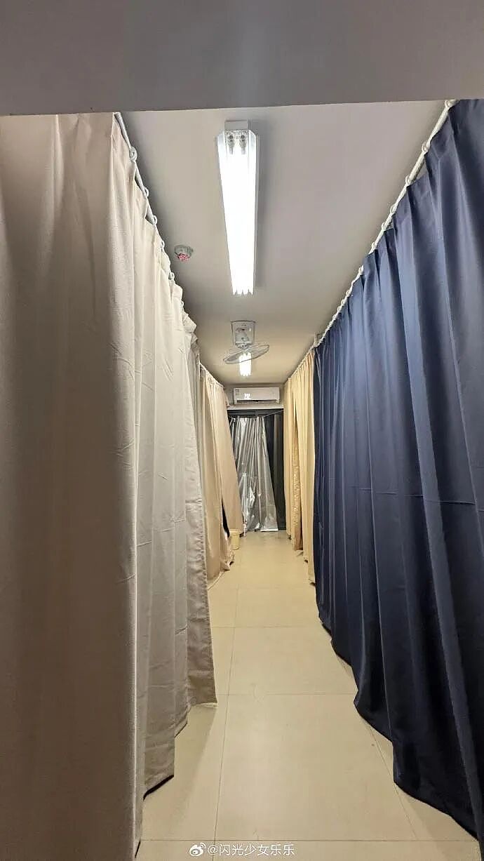 【爆笑】月薪四千可以买一个MiuMiu发夹吗？网友：就像上一个月班给你发一个发夹（组图） - 16