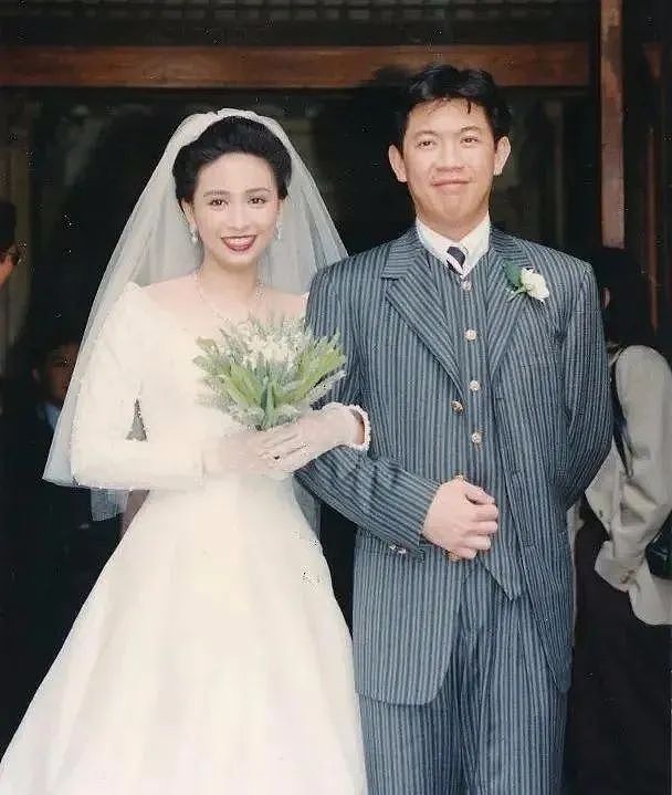 老公死在枕边?豪门独宠30年,丧夫四年守巨额遗产,不惧流言成最美豪门奶奶(组图) - 34