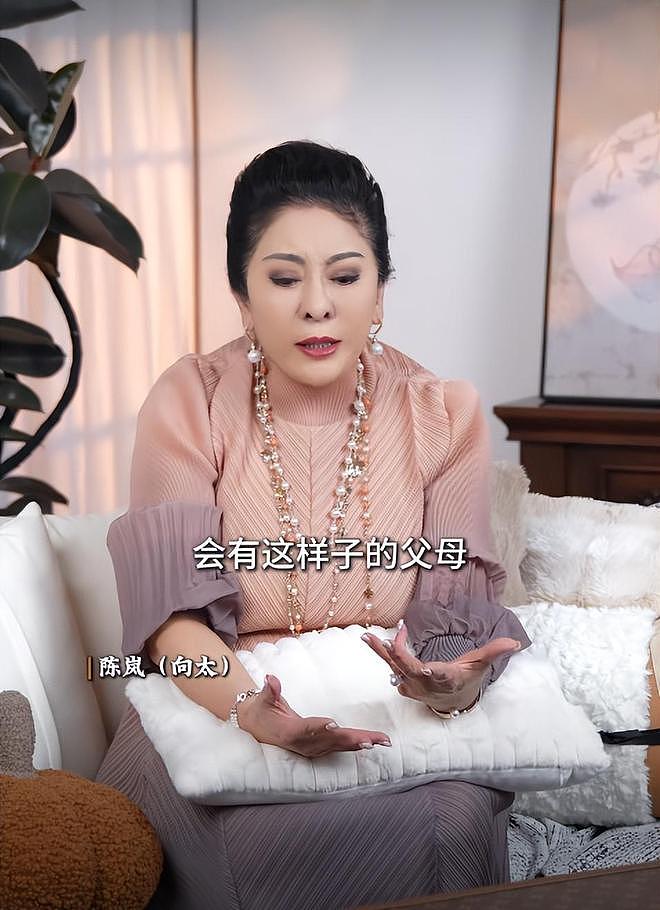 68岁向太自曝原生家庭:母亲嗜赌重男轻女,父亲跪着求她去做舞女(组图) - 11