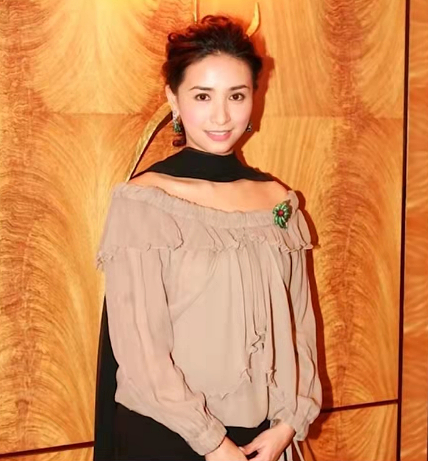 老公死在枕边?豪门独宠30年,丧夫四年守巨额遗产,不惧流言成最美豪门奶奶(组图) - 73