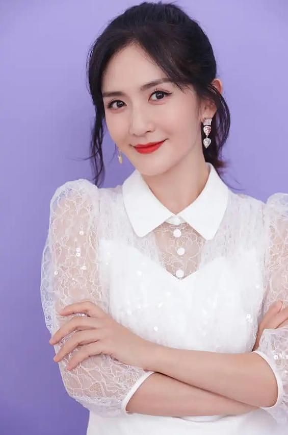 这一次，被央视力邀主持中秋晚会的谢娜，“面相”真的变了（组图） - 3