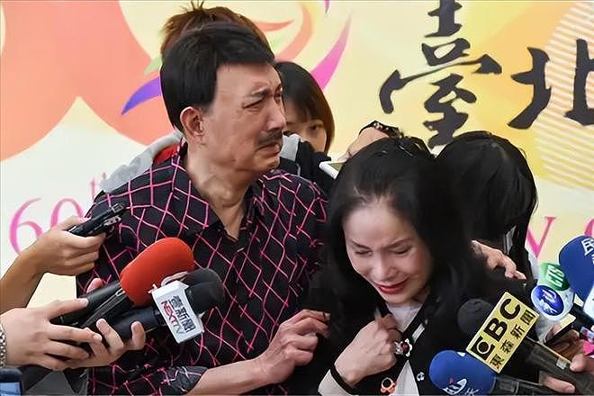 曾是一代歌王，却沦为人尽皆知的台独分子，如今家破人亡下场凄凉（组图） - 8