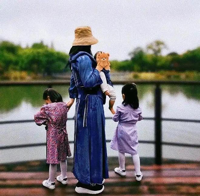 张杰祝贺谢娜主持央视秋晚,言语满是骄傲,称孩子要奖励妈妈月饼(组图) - 14