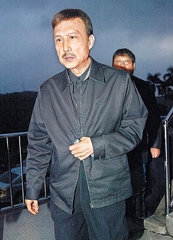 曾是一代歌王，却沦为人尽皆知的台独分子，如今家破人亡下场凄凉（组图） - 11
