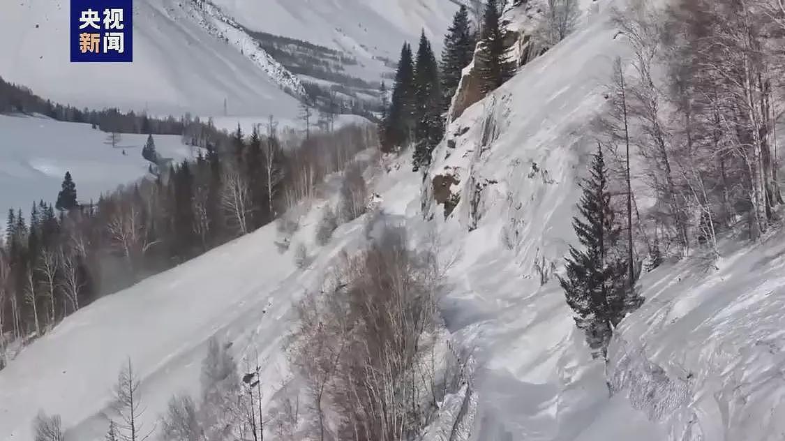 新疆喀纳斯景区遭遇暴雪，游客：困了超14小时（组图） - 2
