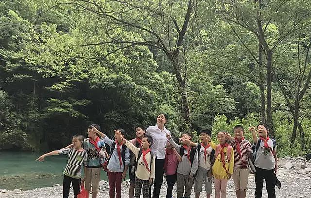 30岁家喻户晓,40岁在剧组发现意外怀孕,生下儿子,丈夫很宠她(组图) - 11