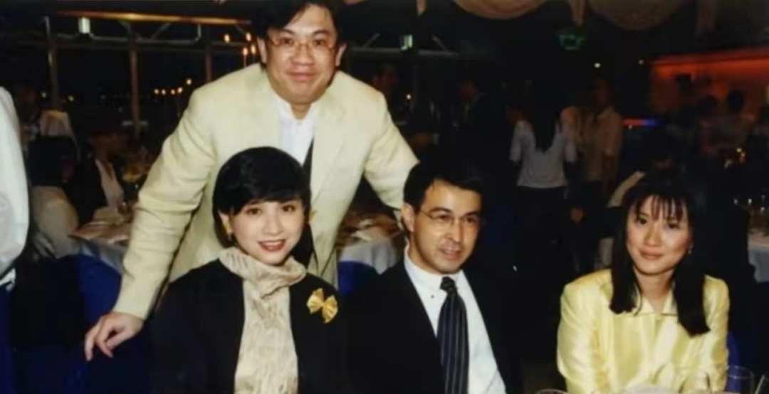 老公死在枕边?豪门独宠30年,丧夫四年守巨额遗产,不惧流言成最美豪门奶奶(组图) - 29
