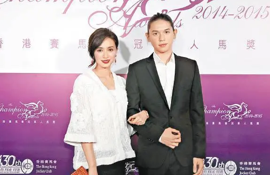 老公死在枕边?豪门独宠30年,丧夫四年守巨额遗产,不惧流言成最美豪门奶奶(组图) - 69