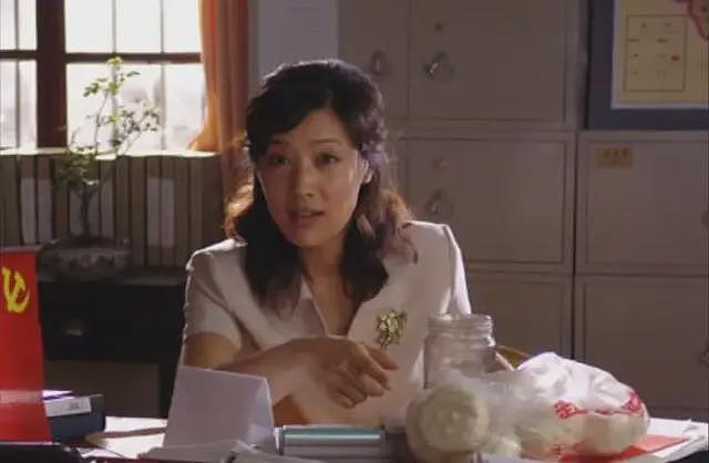 30岁家喻户晓,40岁在剧组发现意外怀孕,生下儿子,丈夫很宠她(组图) - 8