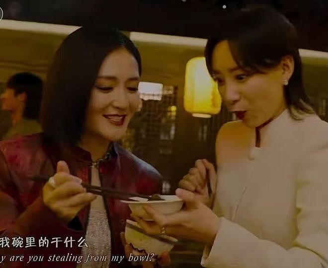 谢娜首次主持央视秋晚,离了何炅没人托底,录播也要依赖提词机(组图) - 19