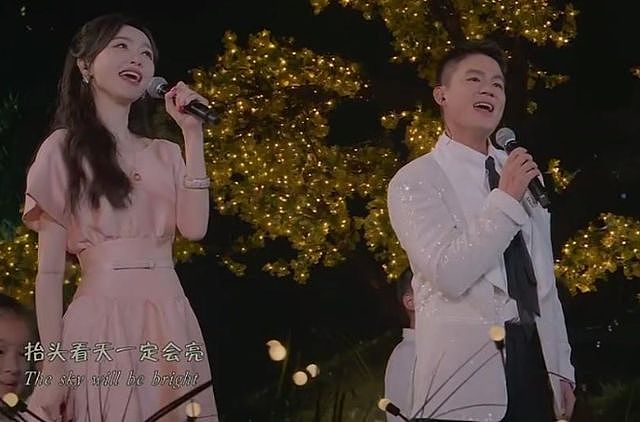 央视秋晚收视率爆表!谢娜一本正经,宋佳蒋欣最美,韩红又胖了(组图) - 13