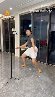 【爆笑】有钱人的豪车不仅有隔板还能隔音？一开始不理解！看到最后：难怪小说男女主亲热都不避人...（组图） - 11