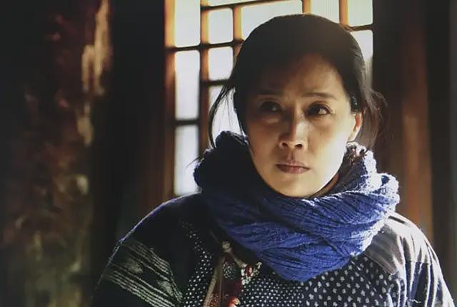 30岁家喻户晓,40岁在剧组发现意外怀孕,生下儿子,丈夫很宠她(组图) - 5