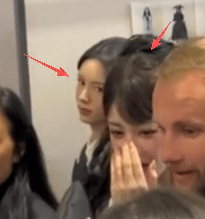 女星周也翻车!疑向热巴翻白眼,表情多次不耐烦,还给素人甩脸色(组图) - 4