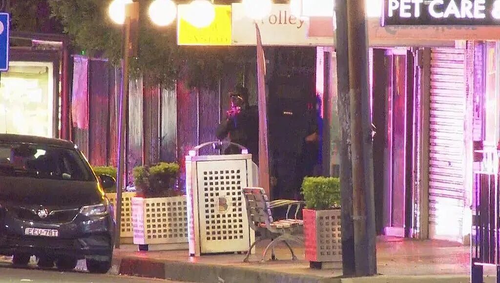 悉尼华人区附近发生枪击案，100发子弹射向街头！至少16人受伤， 一名男子被捕...（组图） - 4