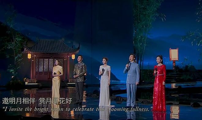 侯佩岑时隔12年重回总台!秋晚开场气场拉满,根正苗红获网友大赞(组图) - 2