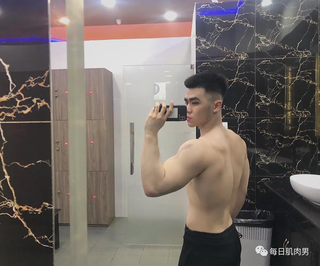 【帅哥】24岁筋肉小哥浴照疯传，这肉体好可啊（组图） - 16