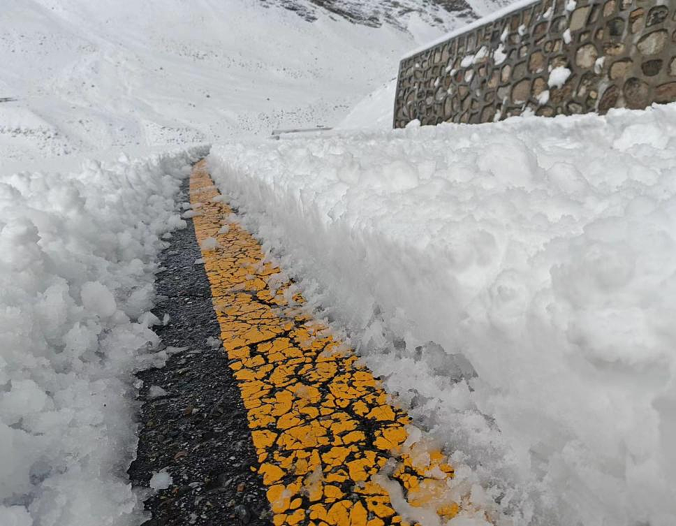 珠峰暴雪救援：嘎玛沟300多游客成功撤离，亲历者回忆“硬壳冲锋衣都防不住，全身结冰”（组图） - 2