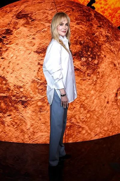 58岁妮可带长腿女儿看香奈儿秀，低调却霸气，丈夫有新欢令她心碎（组图） - 3