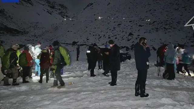 珠峰东侧暴雪！救援人员仍在努力营救约200名受困登山者（组图） - 3