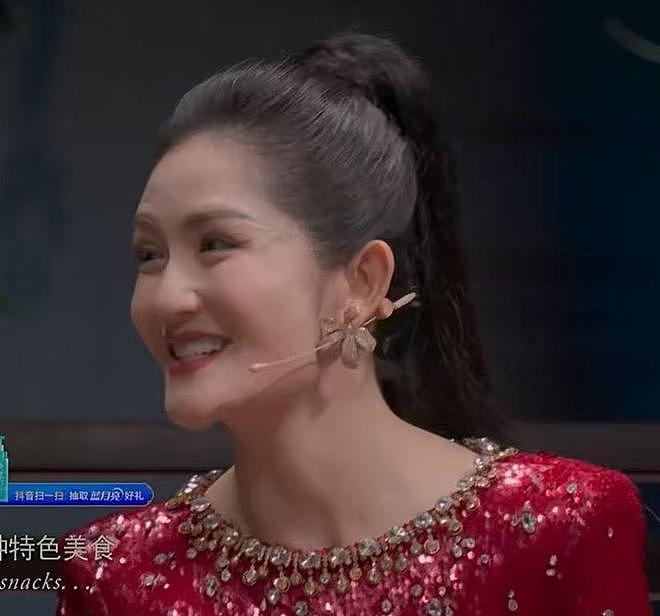 谢娜首次主持央视秋晚,离了何炅没人托底,录播也要依赖提词机(组图) - 16