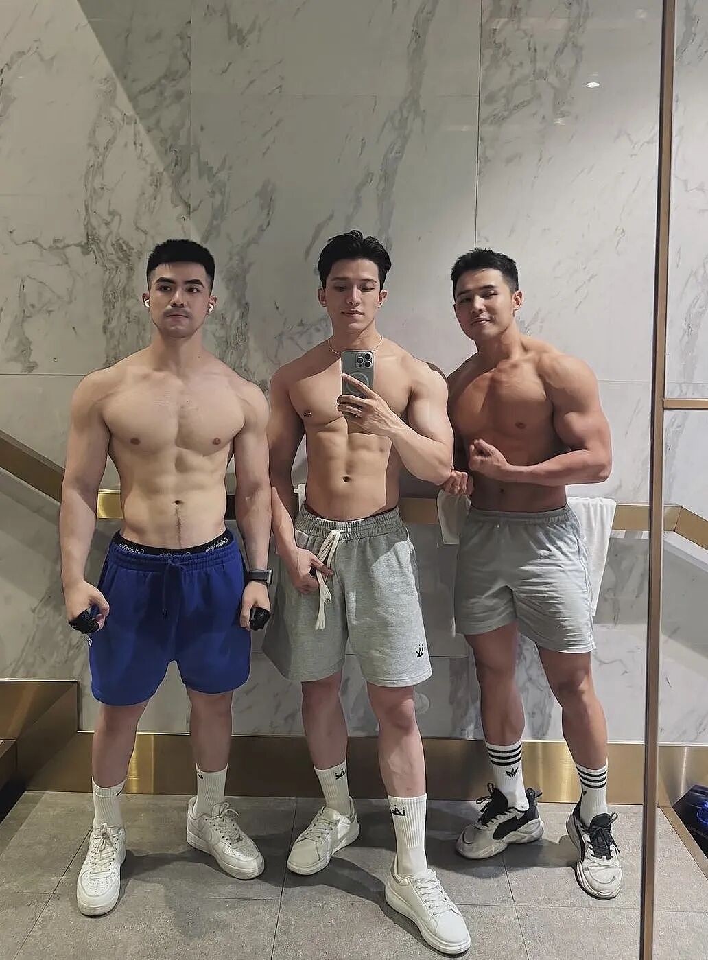 【帅哥】24岁筋肉小哥浴照疯传，这肉体好可啊（组图） - 19
